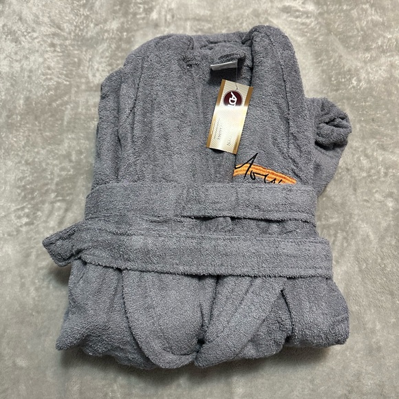 Other - Men robe nwt